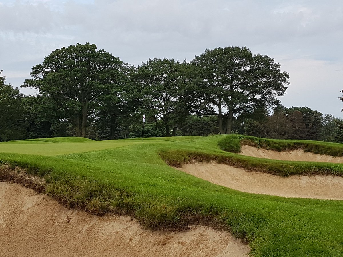 rolliecangolf's tweet photo. Dawn breaks on the opening round of 113th @TheGolfCanada Men's #CdnAm #TorontoGolfClub @IslingtonGC Play well gentlemen! #RulesOfficial https://t.co/4yMIv7wQMO