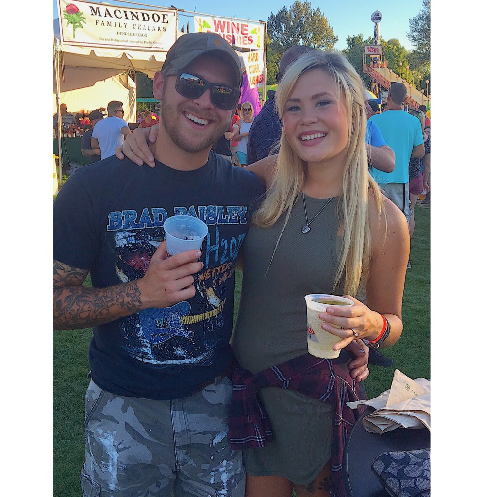 ashleywaldron27's tweet photo. #NewProfilePic https://t.co/fOju0mXMoy