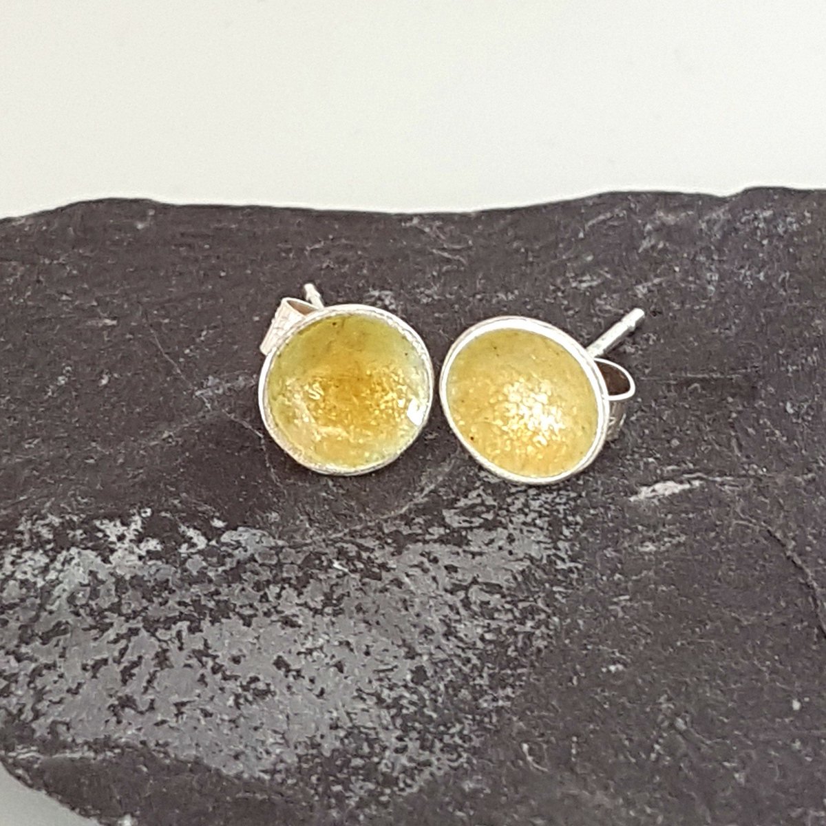 MaisyPlum2's tweet image. Round Enamel Stud Earrings tuppu.net/c98482a9 #atsopro #eshopsuk #RoundStuds