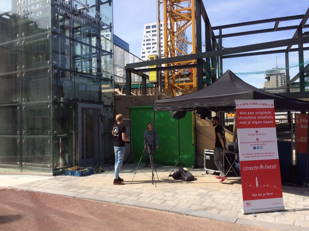 CU2030's tweet photo. Unieke-eenmalige-nuofnooit-foto-voor-later-in-tha-pocket: je was er maar mooi bij op dag 1. 
Tot 18u bij ingang Stationspleinstalling https://t.co/B4saOWxDZh
