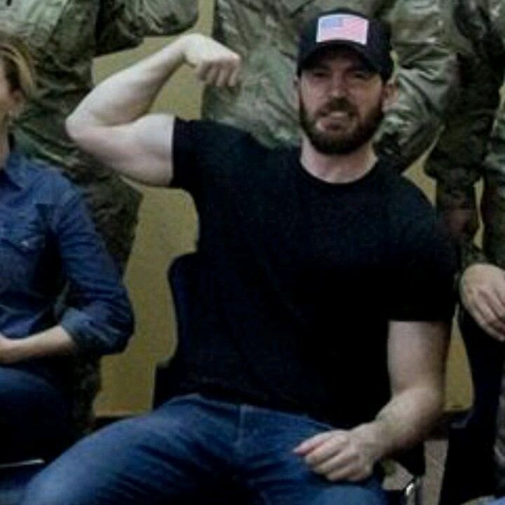 TeamCEBrazil's tweet photo. #força gente! Porque hoje é #segunda! ❤❤❤  #ChrisEvans #CaptainAmerica #TeamCap #TeamCEBrazil #Avengers https://t.co/GZePBghJDu