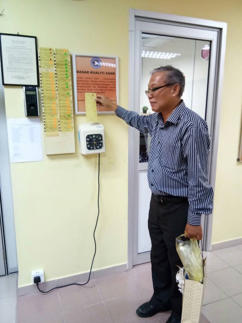 AADK_PERAK's tweet photo. 7.8 - selamat bersara Tn. Hj Mohd Khir...jasamu dikenang.. https://t.co/mbj9jsyU5A