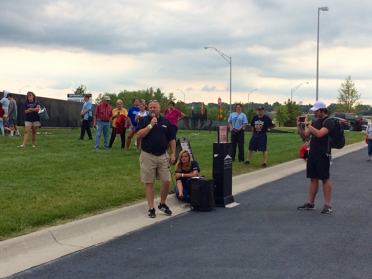 OmahaPrez's tweet photo. #HonorAndRemember is what I took most from privilege hosting #TheWallThatHeals @WernerPark w/ @One_Werner & partners. #ChasersCommunityWeek https://t.co/62nXwQH4dS