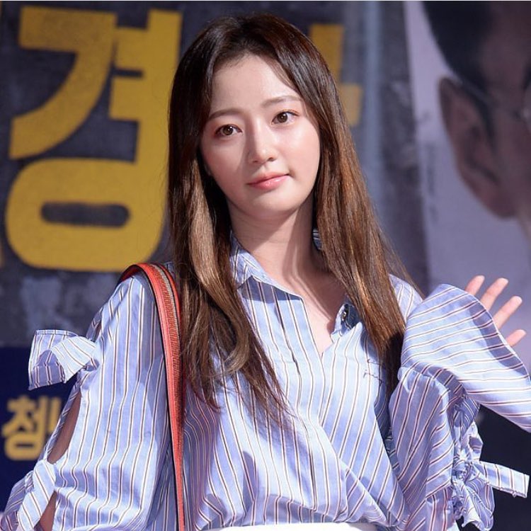 songhayoonpics's tweet photo. midnight runners' premiere night 💕 https://t.co/gocU4NKH5q