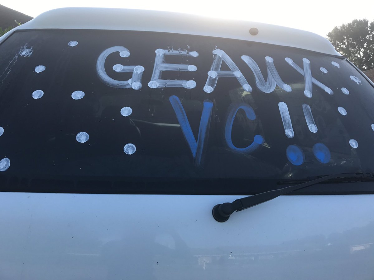madisonliner_'s tweet photo. ALRIGHT WHO TAGGED MY CAR LAST NIGHT BECAuse it is so cute omg thank u kind stranger #senyaz 💙💛 https://t.co/wmokroIxiO