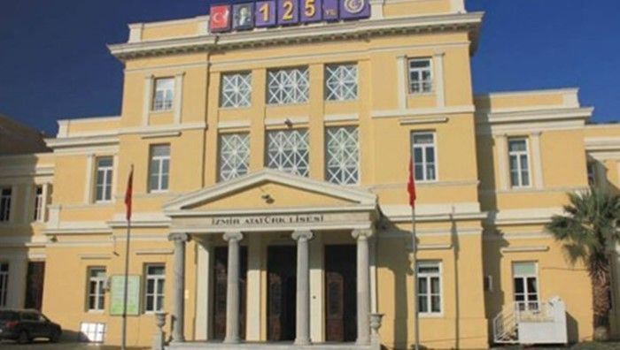 TurkishMinuteTM's tweet photo. İzmir’s leading high school transferred to Bilal Erdoğan’s foundation | Turkish Minute https://t.co/Lu9nK8zzIu https://t.co/yvvS6j4Pbu