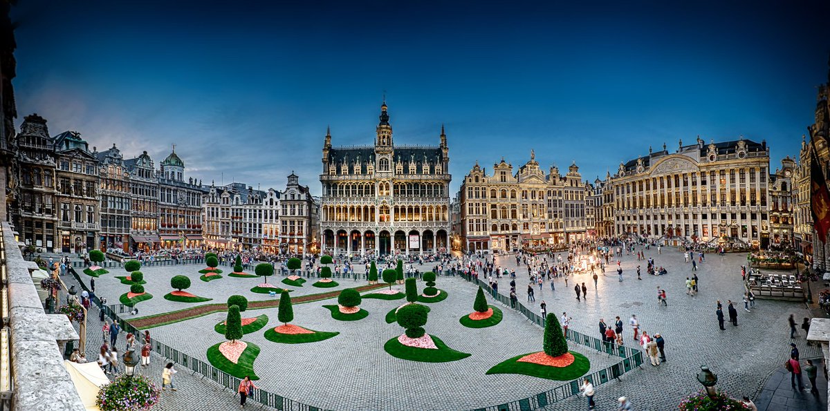 visitbrussels's tweet photo. #FlowerTime! Book your tickets &amp; visit the #Brussels City Hall transform into a marvelous garden! https://t.co/YCXWwWrOFp
© Gaston Bastini https://t.co/nAZSmWZt2A