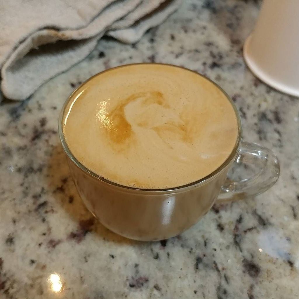 Chaveyf16's tweet photo. Back to the daily work grind. ☕ #work #beantreecafe #espresso #coffee https://t.co/Z2WRLTUAx9 https://t.co/qPVjAsKmZC