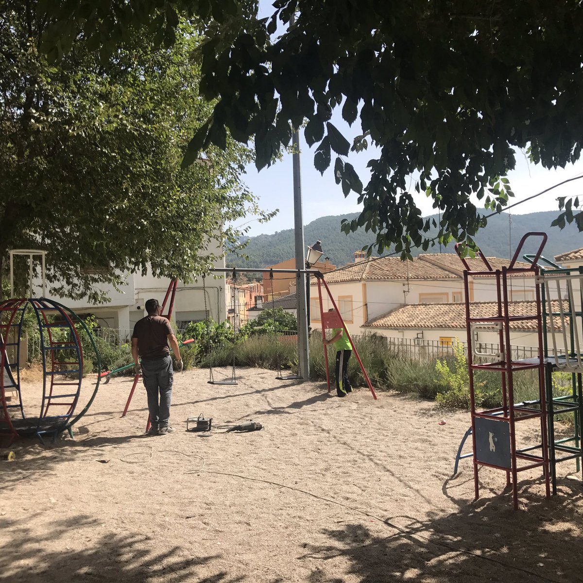 EgJuan92's tweet photo. Comenzamos con las obras en el Parque Municipal desde el @Ayto_Bogarra , apostamos por la renovación y la prestación de servicios https://t.co/UzqY4E54Hv
