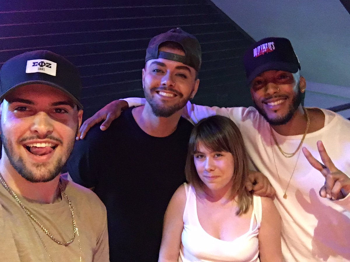BealesIsTheMann's tweet photo. A Year Ago Today ❤️❤️ https://t.co/Sf8Vf4TKwO