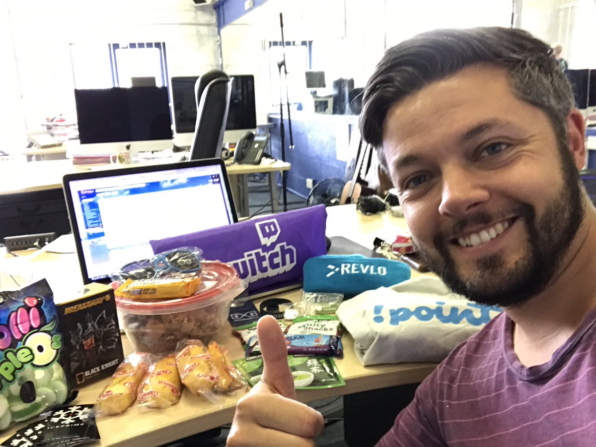 highmastergogo's tweet image. MASSIVE swag haul from @ladybuglauren care package! Thank you so much! The cookies are incredible! Got yourself a keeper there @1cePrime!