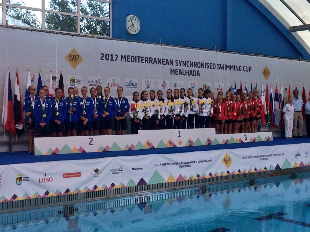 nataciocat's tweet photo. Iris Tió, Giselle Camps @cnkallipolis, Judith Calvo i Mireia Hernandez @cngranollers medalla d'or en equip i combo #ComenCup2017 #sincro https://t.co/CKrfD6sJnt