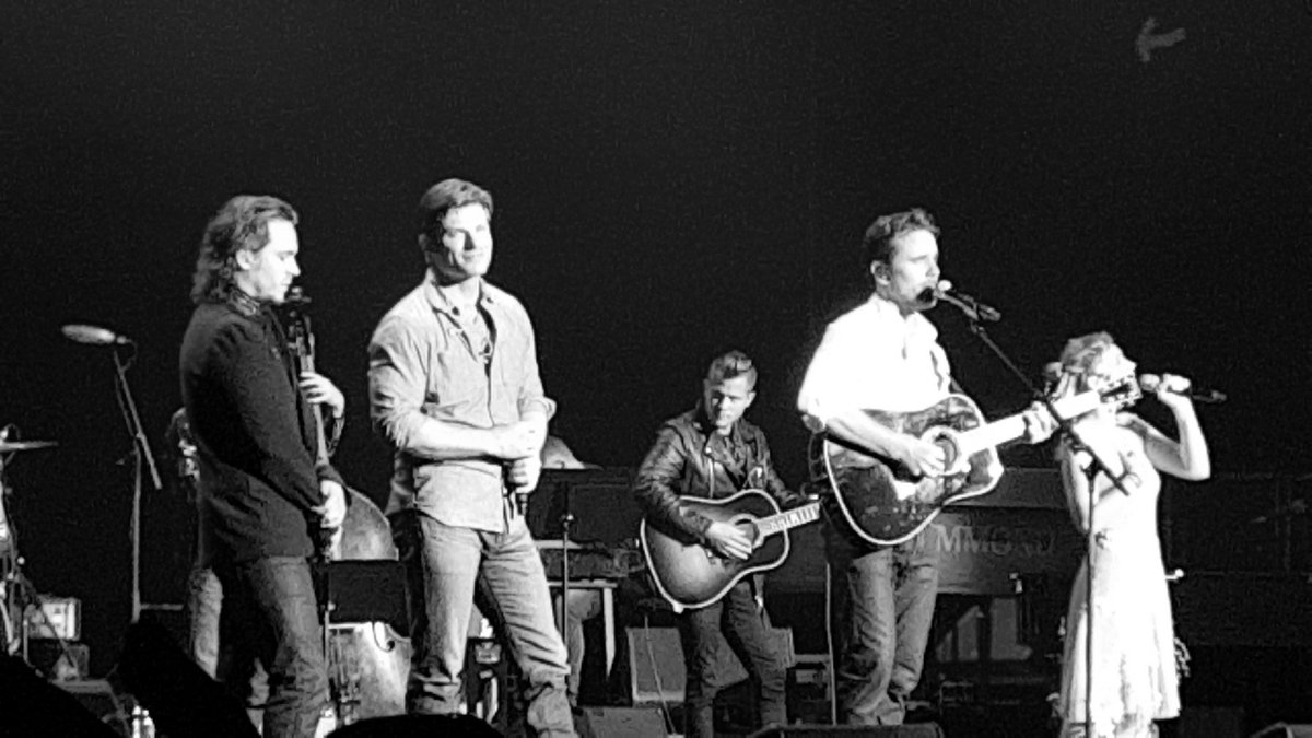 AJheartsCE's tweet photo. I had the time of my life seeing you guys across here in the UK! Please come back next year! #NashvilleTour2017 #Thanks #9Shows https://t.co/7AdnFHxMXh