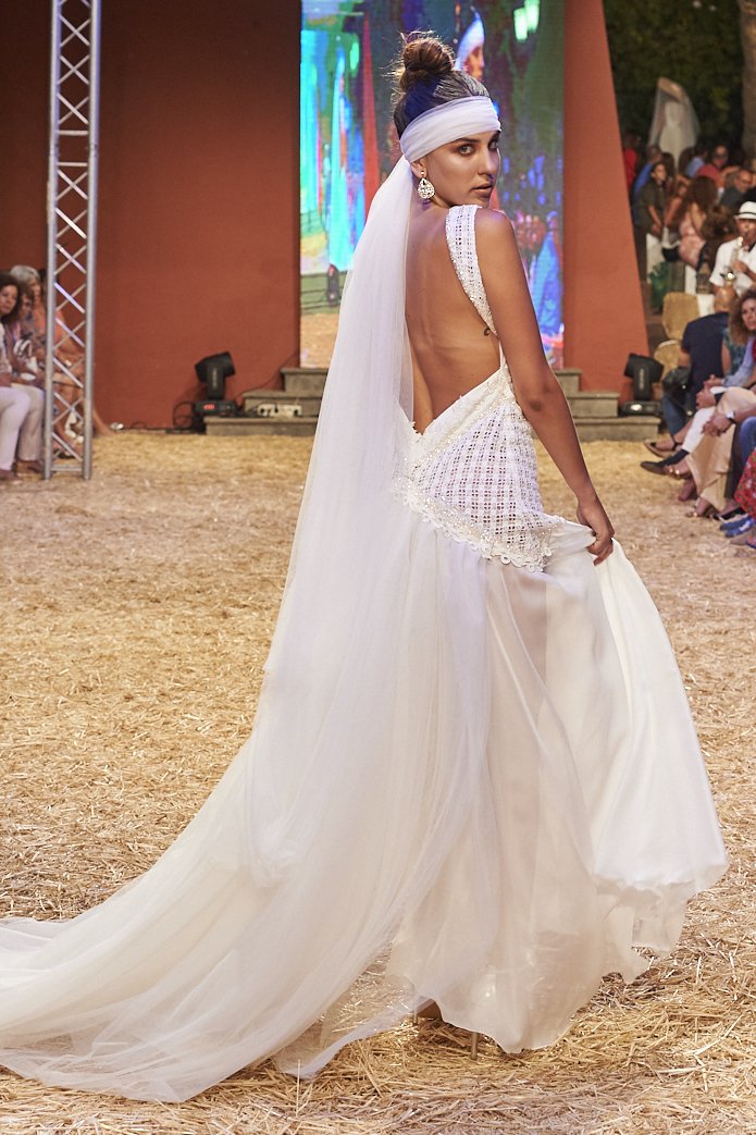 tenerifemoda's tweet photo. La firma @oswaldomachin de #LanzaroteModa -#Pasarela #ModaCalada Ingenio 2017, #GranCanaria con complementos @AzuVilas Ph @gerardovalido https://t.co/GTzu9pBab2