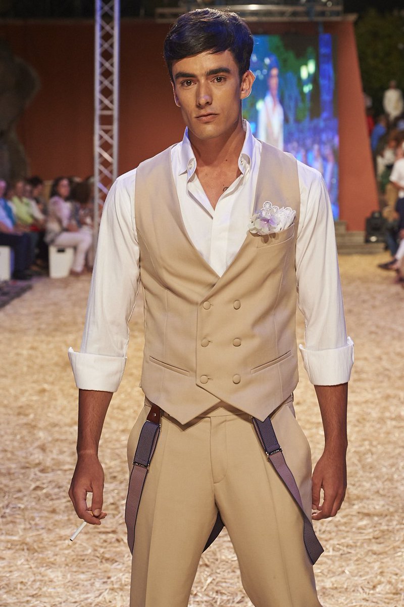 tenerifemoda's tweet photo. La firma @oswaldomachin de #LanzaroteModa -#Pasarela #ModaCalada Ingenio 2017, #GranCanaria con complementos @AzuVilas Ph @gerardovalido https://t.co/GTzu9pBab2