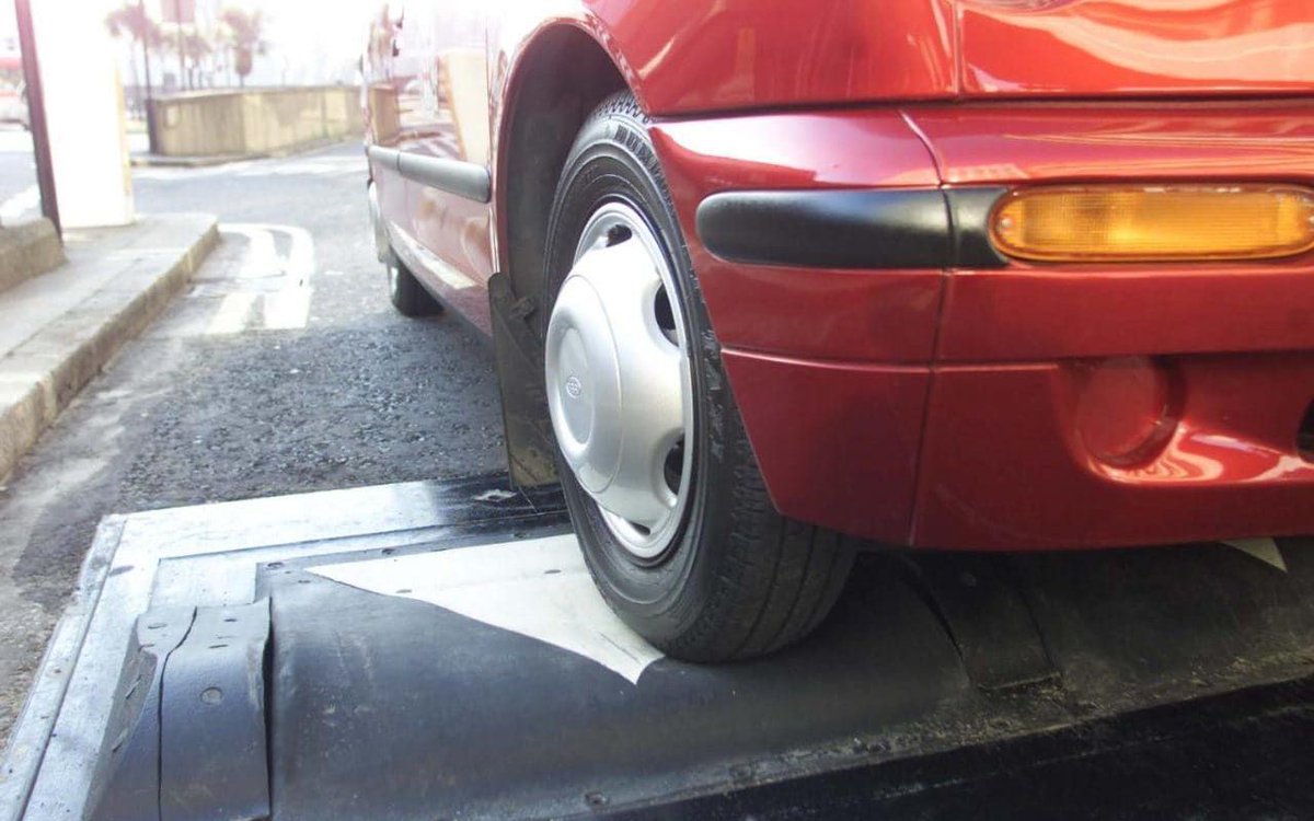 AeraMaxProUK's tweet photo. Speed bumps could disappear from the roads in a new plan to cut #pollution. Find out more at @Telegraph https://t.co/uCte2RKm5t https://t.co/OfaszSpCcL