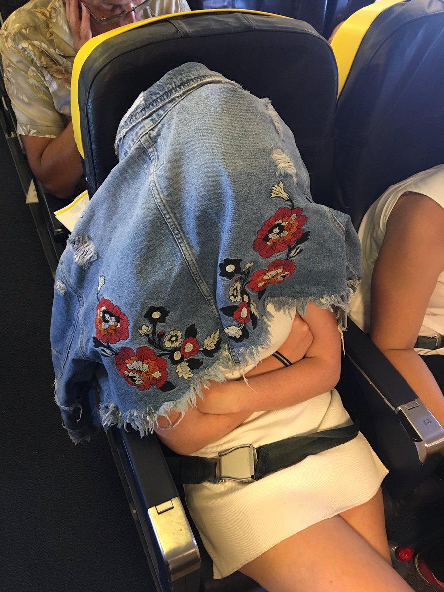 RawsonJoanne's tweet photo. #daughter No 1 #sleepsanywhere 😂😴 https://t.co/w39sw8otx0