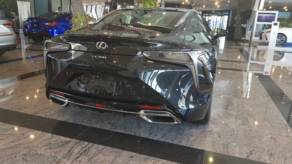 benghee's tweet photo. When i meet my boss i will request for this beast! #cheapsale https://t.co/tFhfh2HcNo