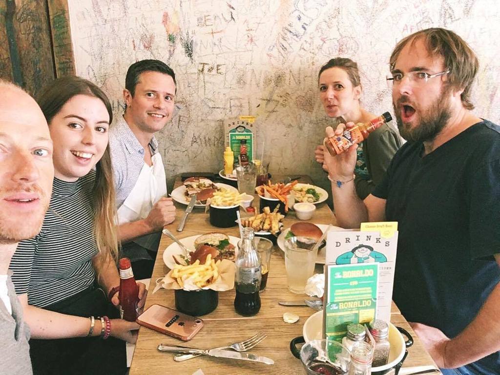 exceptional_mkt's tweet photo. Team lunch ๐๐๐ #London #basecreative #lunching #goteam #bubblegumbonus https://t.co/d8eETFvApa https://t.co/D3aM3hcDXi