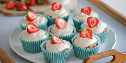 Did someone say strawberry and cream cupcakes? 🍓 Whip up a batch of these beauties to kick-start those #FridayFeels bit.ly/2tIFQlF