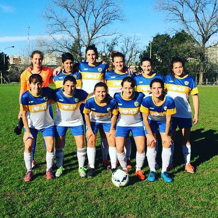 elshowdeatlanta's tweet photo. #FutbolFemenino
#Atlanta superó por 4 a 3 a #Liniers en un amistoso de pretemporada. Foto @AtlantaFutFem https://t.co/Uye0CtlLtL