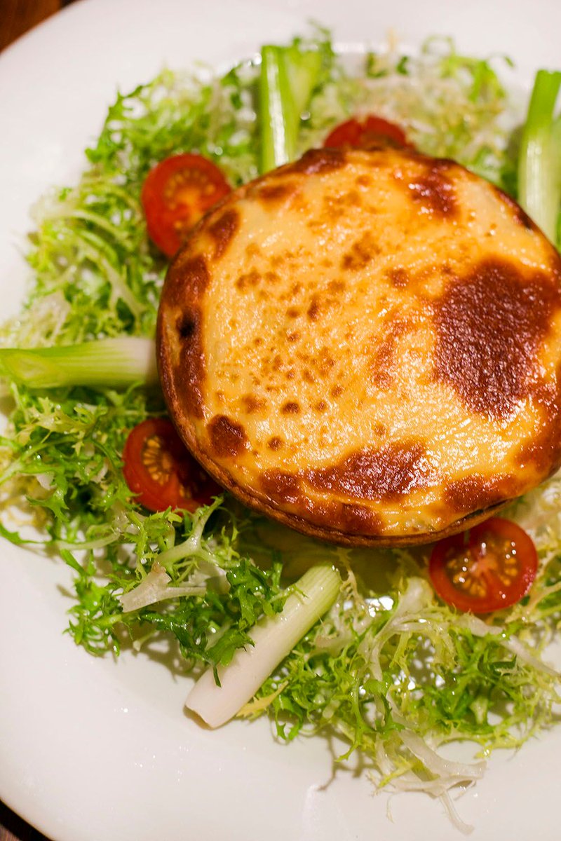samschophouse's tweet photo. #MEATFREEMONDAY
#getcheesy #devonpie #devonheaven https://t.co/h1Fk8LmwAz