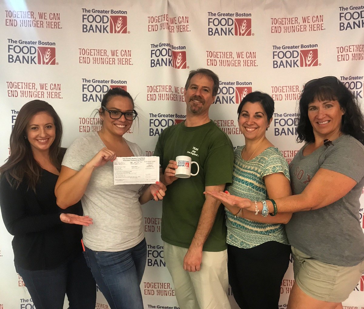 ASIS_Boston's tweet photo. We had a great time volunteering at the Greater Boston Food Bank and representing the Boston Chapter of ASIS in our Community! #ASISBoston https://t.co/qWuTlQbNGY