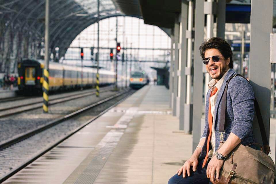 BilalS158's tweet photo. Loved #JabHarryMetSejal . It had wonderful moments. Poignant &amp; hilarious. Do watch it. A great romcom. 
https://t.co/MRudB8IGwY https://t.co/ySKOmFCXN4