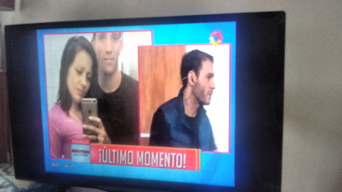 nanitogarcia's tweet photo. En @Nosotros_ok hacen abuso de la frase " ÚLTIMO MOMENTO!! " #MoreGraphics 😂😂😂😂 https://t.co/xBB3Z0ygjR