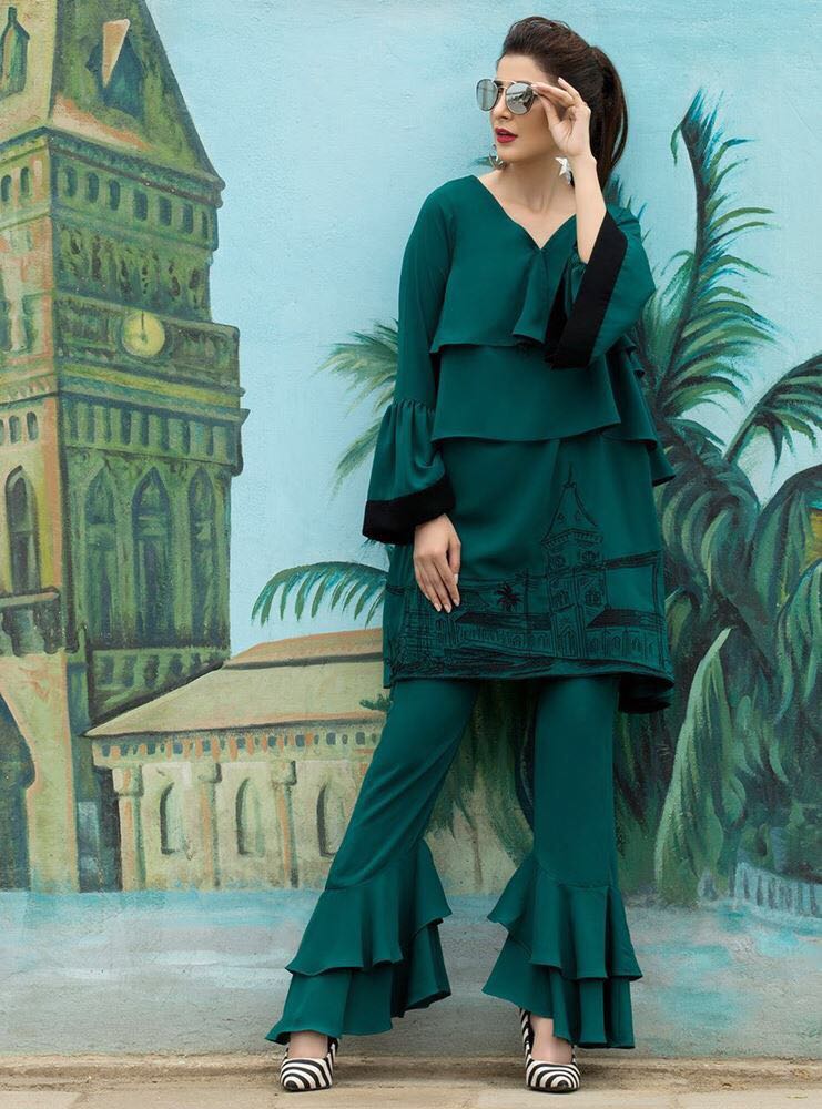 JadirahSarmad's tweet photo. Spiralling back into serious FOMO after seeing #ZainabChottani 's #AzadiCollection for #IndependenceDay I miss school days &amp; 14 Aug preps 🇵🇰 https://t.co/m6Yc76xHI4