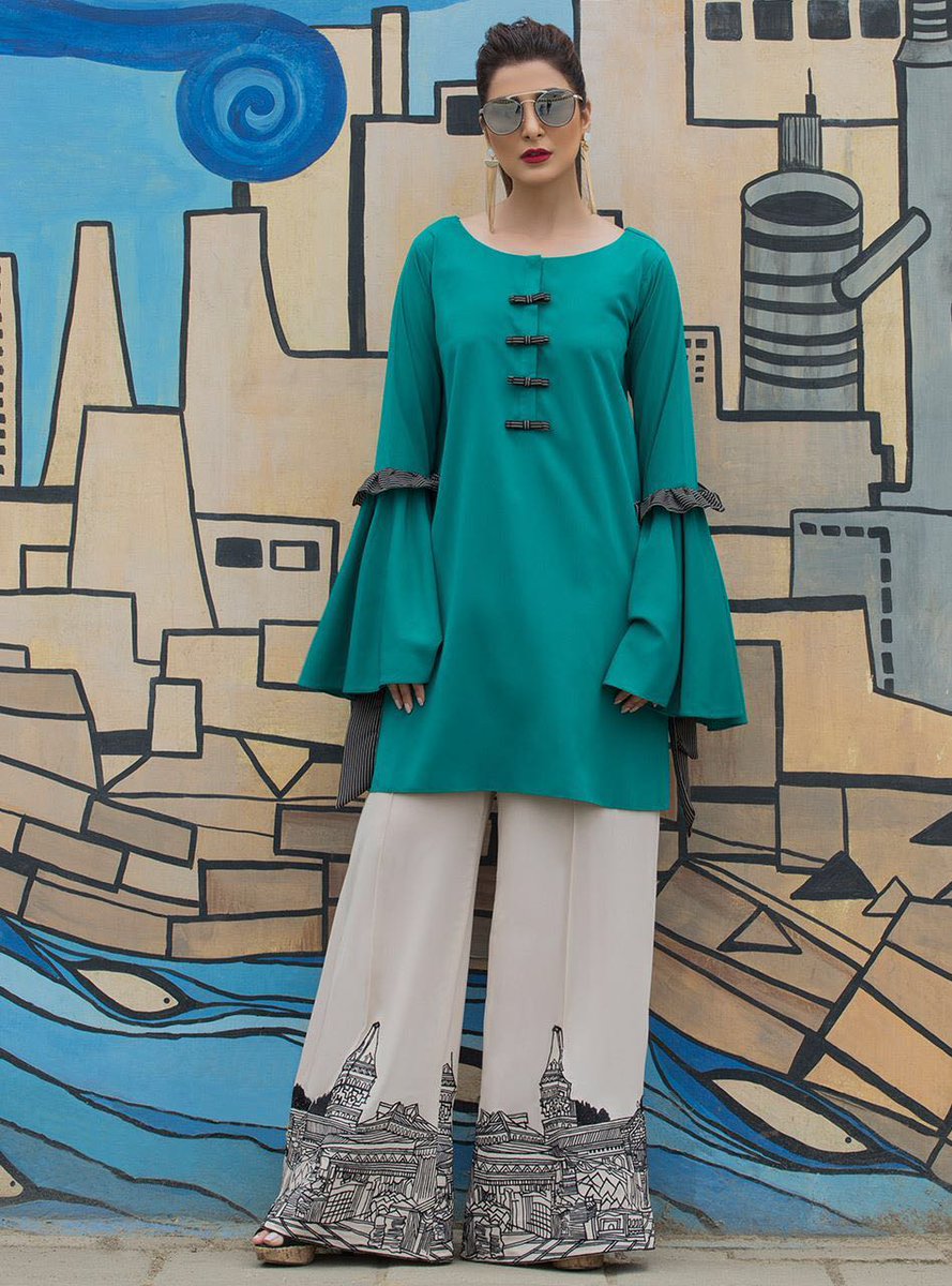 JadirahSarmad's tweet photo. Spiralling back into serious FOMO after seeing #ZainabChottani 's #AzadiCollection for #IndependenceDay I miss school days &amp; 14 Aug preps 🇵🇰 https://t.co/m6Yc76xHI4