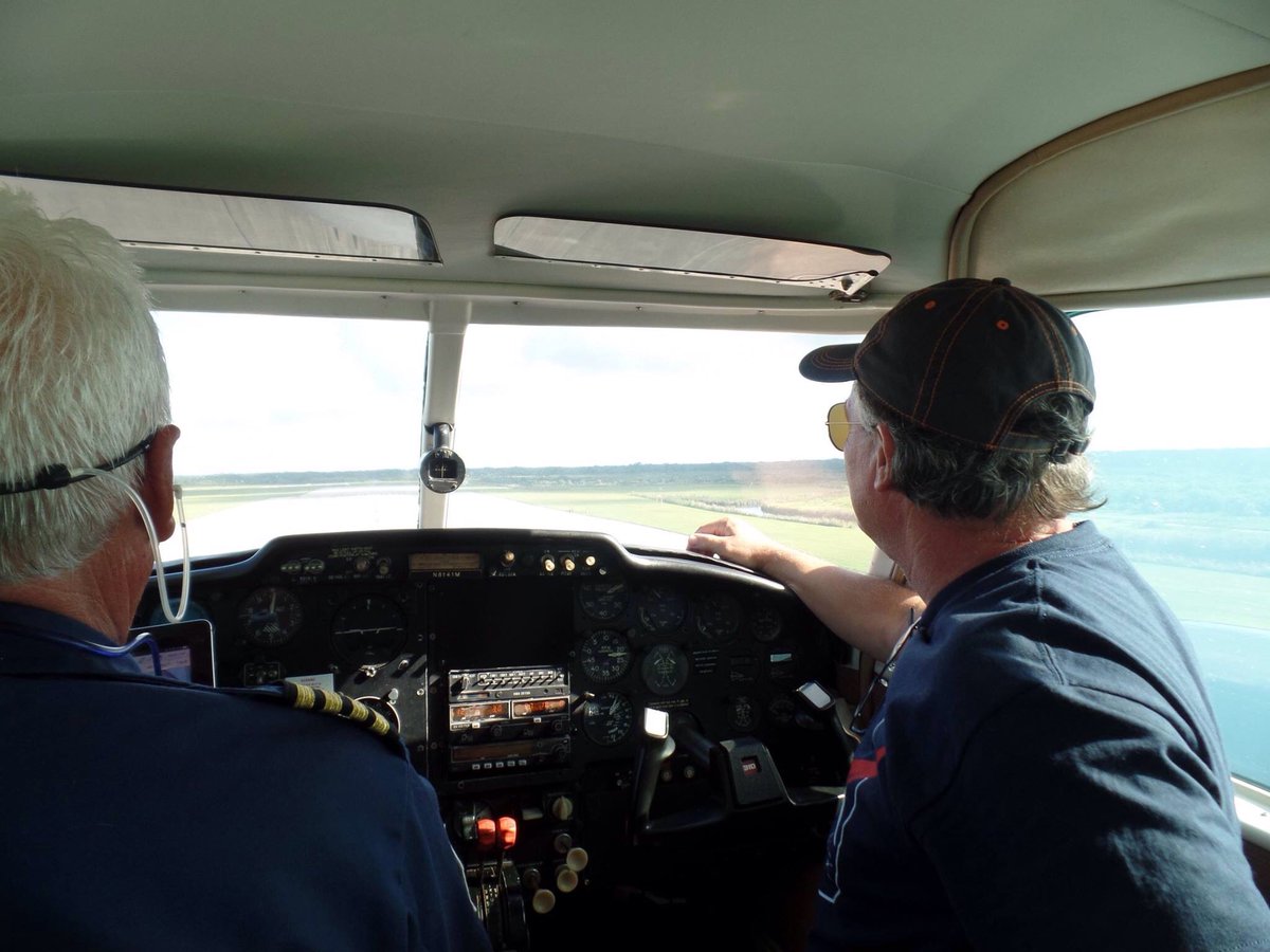 ShuttleLandExp's tweet image. Great view flying over the KSC