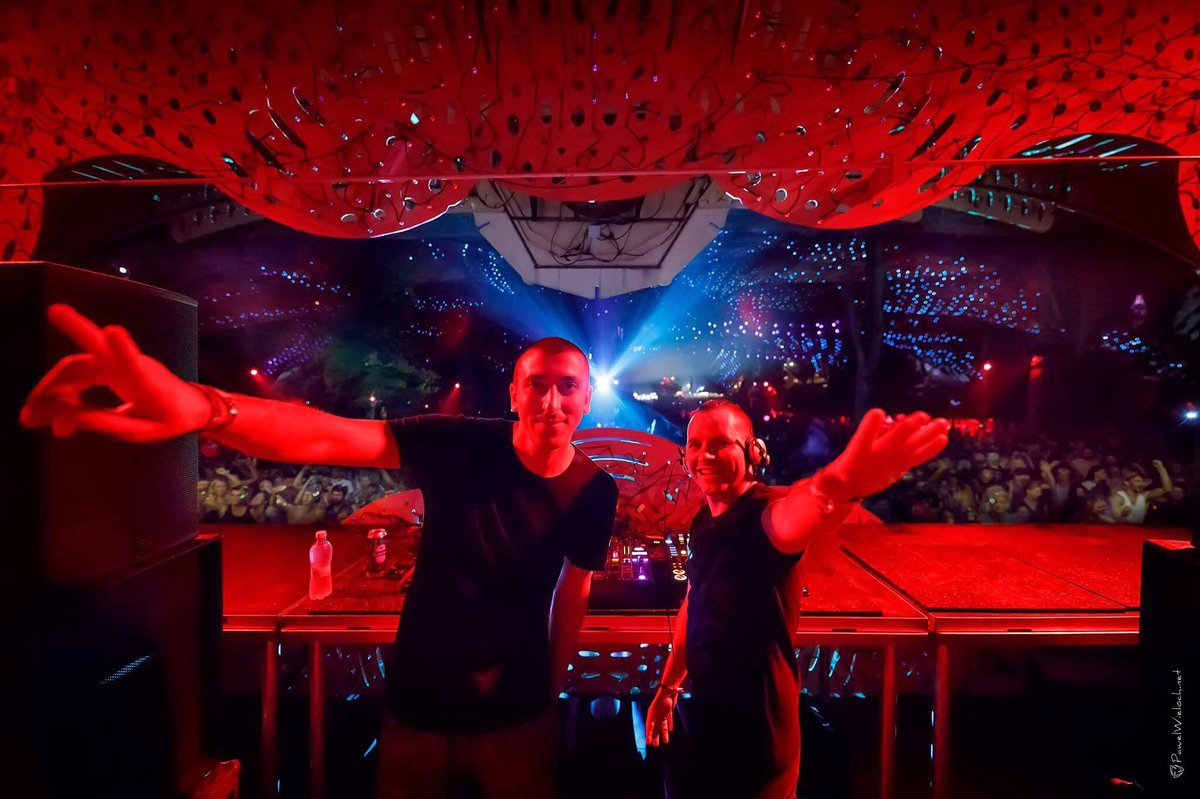 AceVenturaMusic's tweet photo. It gives me a great pleasure playing b2b with @AstrixOfficial 🌀 was great fun opening the Alpha Portal again in @OZORA_Festival ! https://t.co/EKUZYunaty