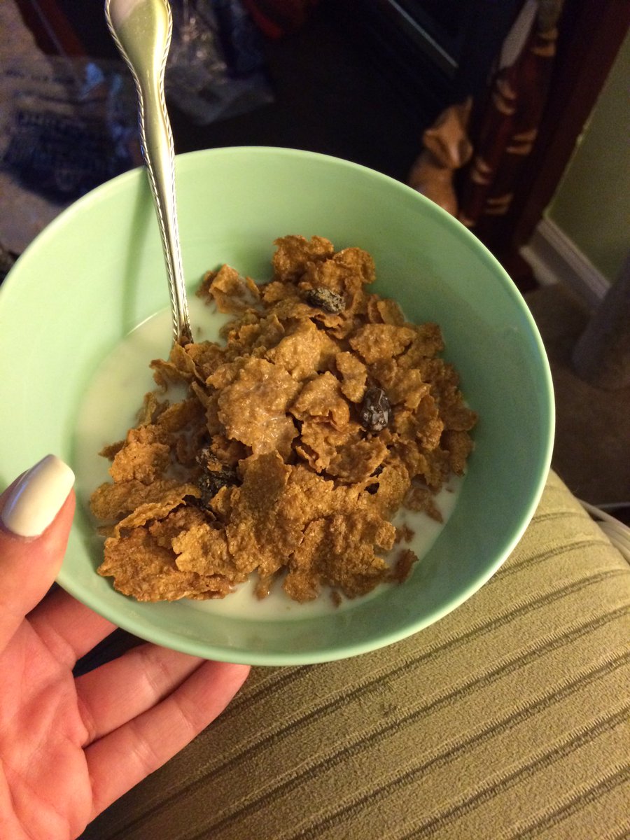 FalconAlley's tweet photo. Back home. Finally allowed to eat Raisin Bran again. @ClvlndK8 @CMcknelly @PDenny29 @Mom23RN #SOTY but #NotAllowedToEat #CantonCrew https://t.co/TXiY0UuYF5