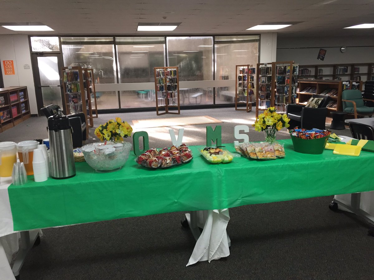 JeffPost2's tweet photo. Welcoming new teachers! @fbisdteacherPD @QV_Raiders #NTO2017 https://t.co/sJQh7MDFpV