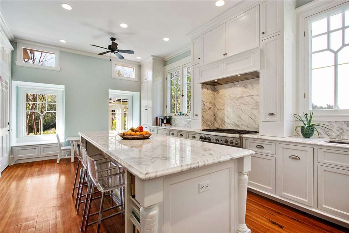 Homesnap's tweet photo. Lettuce tell you, we love this kitchen from our head to our tomatoes! #homeoftheday #JacksonRealEstate #KitchenPuns https://t.co/FNS8YcKwhL https://t.co/8XqQACYOmK