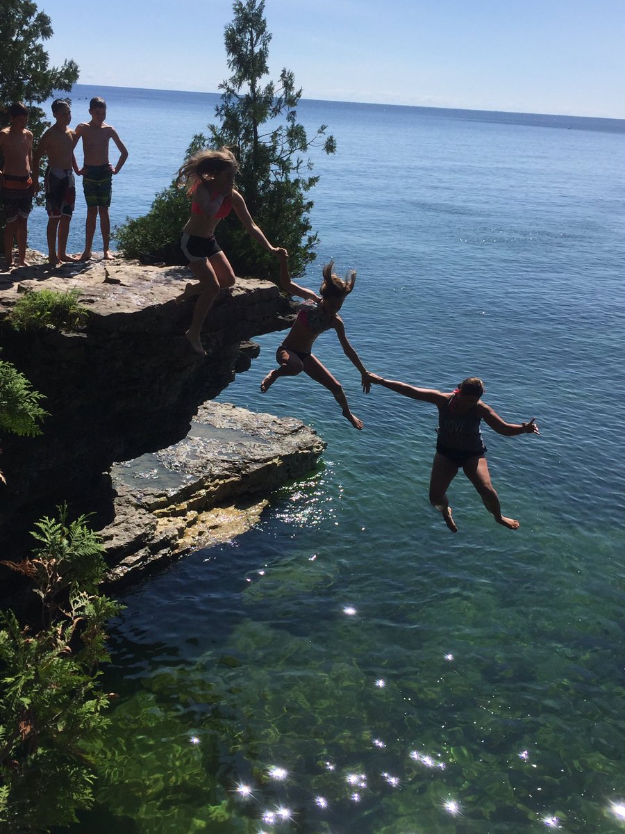 kellystarrking's tweet photo. Cave Point in Door County (Wisconsin) is absolutely gorgeous and a must! #TODAYSUMMERMOMENT https://t.co/XDmUviwp53