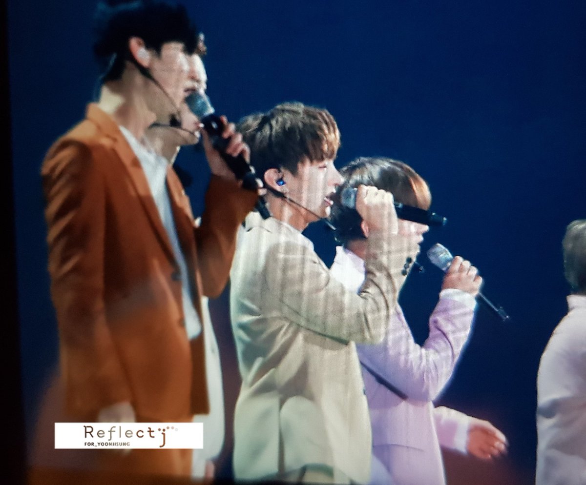 ReflectJ_91's tweet photo. 170807 워너원 쇼콘 프리뷰

#윤지성 #워너원 #wannaone #쇼콘 #이자리에 https://t.co/fizaOyRNUH