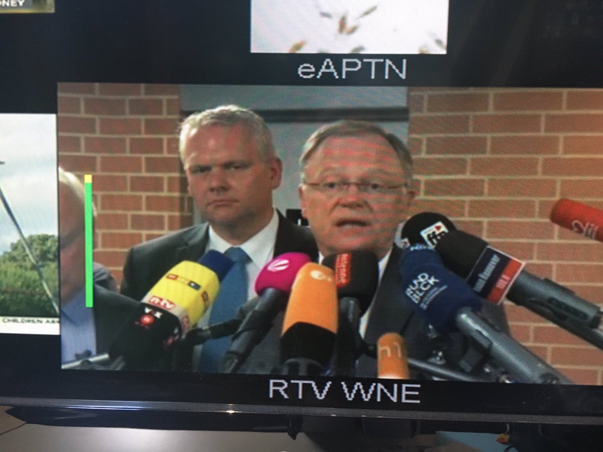 katjalosch's tweet photo. Really? #Niedersachsen 's #Weil gives statement right in front of the loo....I avoid any cheap jokes. The other news: reelection 15.10. #SPD https://t.co/9CHtGOOSP2