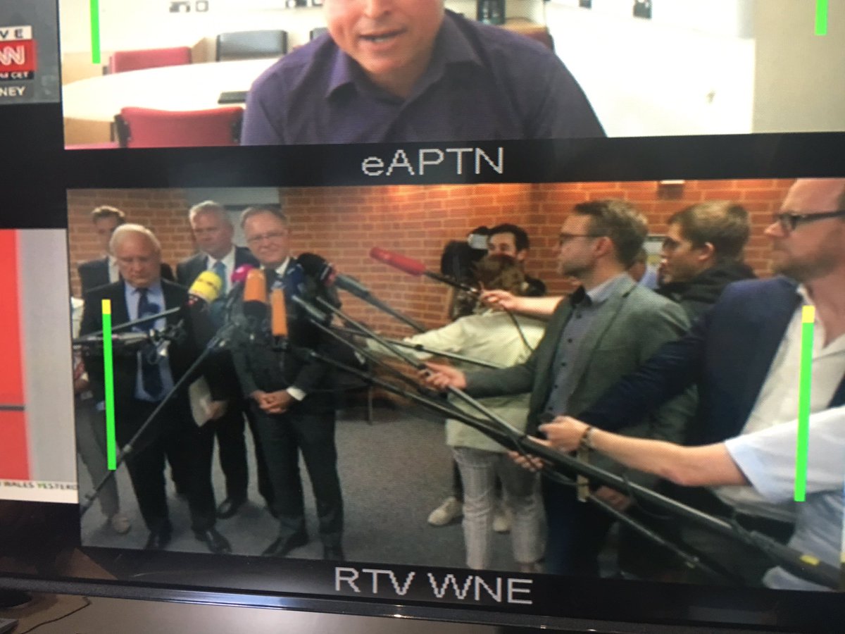 katjalosch's tweet photo. Really? #Niedersachsen 's #Weil gives statement right in front of the loo....I avoid any cheap jokes. The other news: reelection 15.10. #SPD https://t.co/9CHtGOOSP2