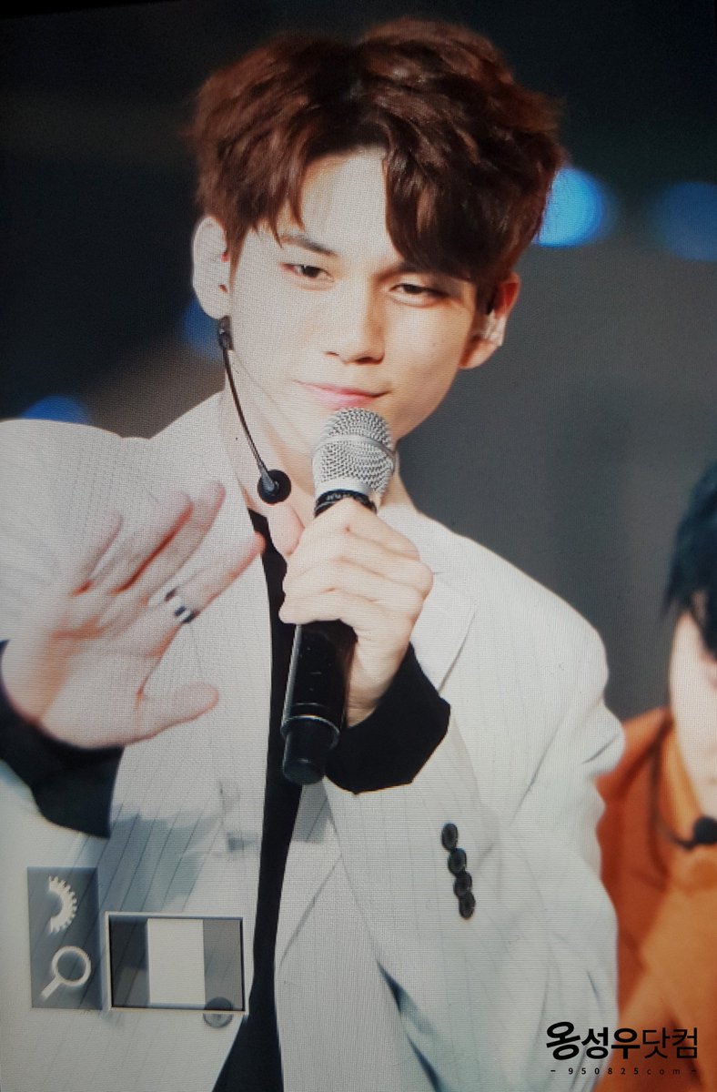950825_com's tweet photo. 170807 쇼콘 프리뷰.
우리 귀여운 아기 강아지야, 오늘도 안녕!
#옹성우 #워너원 #WannaOne https://t.co/bsg5ROZ5GK