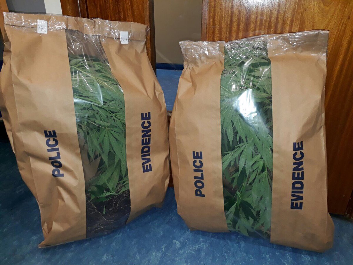 MPSNewAddington's tweet photo. #NewAddington SNT execute a successful drugs warrant seizing a mixture of Class A and Class B drugs. #CroydonCops #OpHawk๐ฎ๐ปโโ๏ธ https://t.co/5c3CdI8oSO
