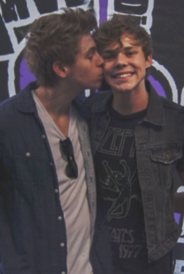 lashtoncontent's tweet photo. THIS IS SO CUTE https://t.co/VCQrzaBT6Q
