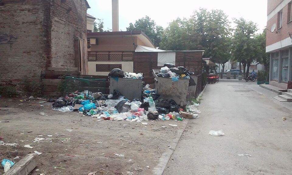 Bakaljilja's tweet photo. Knjazevac danas #napreDNO #standarDNO https://t.co/ZT0xmUrkTJ