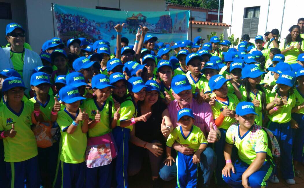 TNavarro08's tweet photo. Gob @CarlosMataCMF da inicio al plan vacacional Funsone 2017 #NuevaEsparta @funsoneoficial https://t.co/ZlWhRWgofN