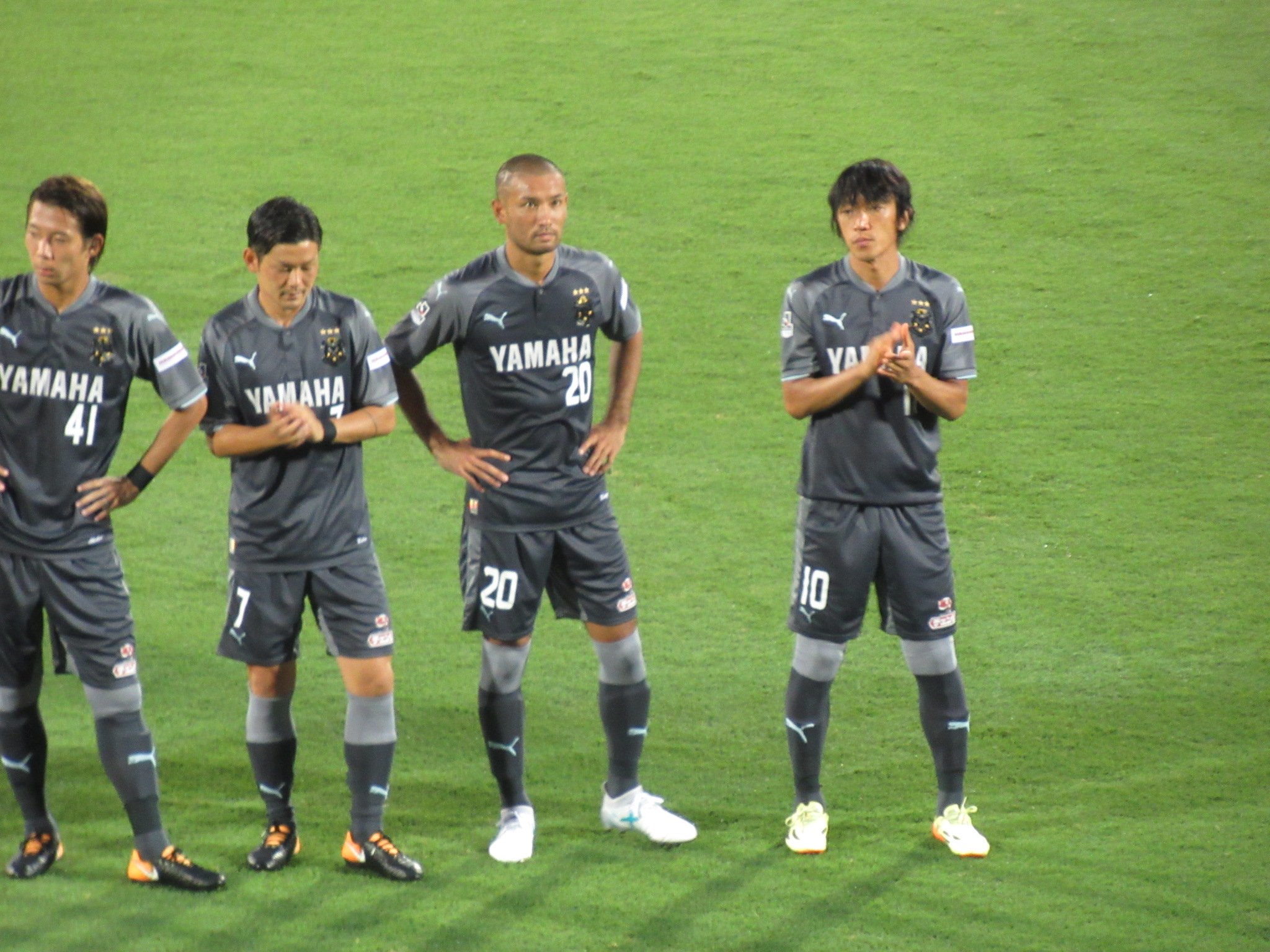 ゆう Jubilo Iwata Twitterissa ジュビロ磐田 サンフレッチェ広島 試合開始前 先制点時の男堅碁と俊さん 試合開始直前の男堅碁は どこ見てるんだ 笑 先制点の俊さん 男堅碁 ウトンさんのイケイケのショット ジュビロ磐田 中村俊輔