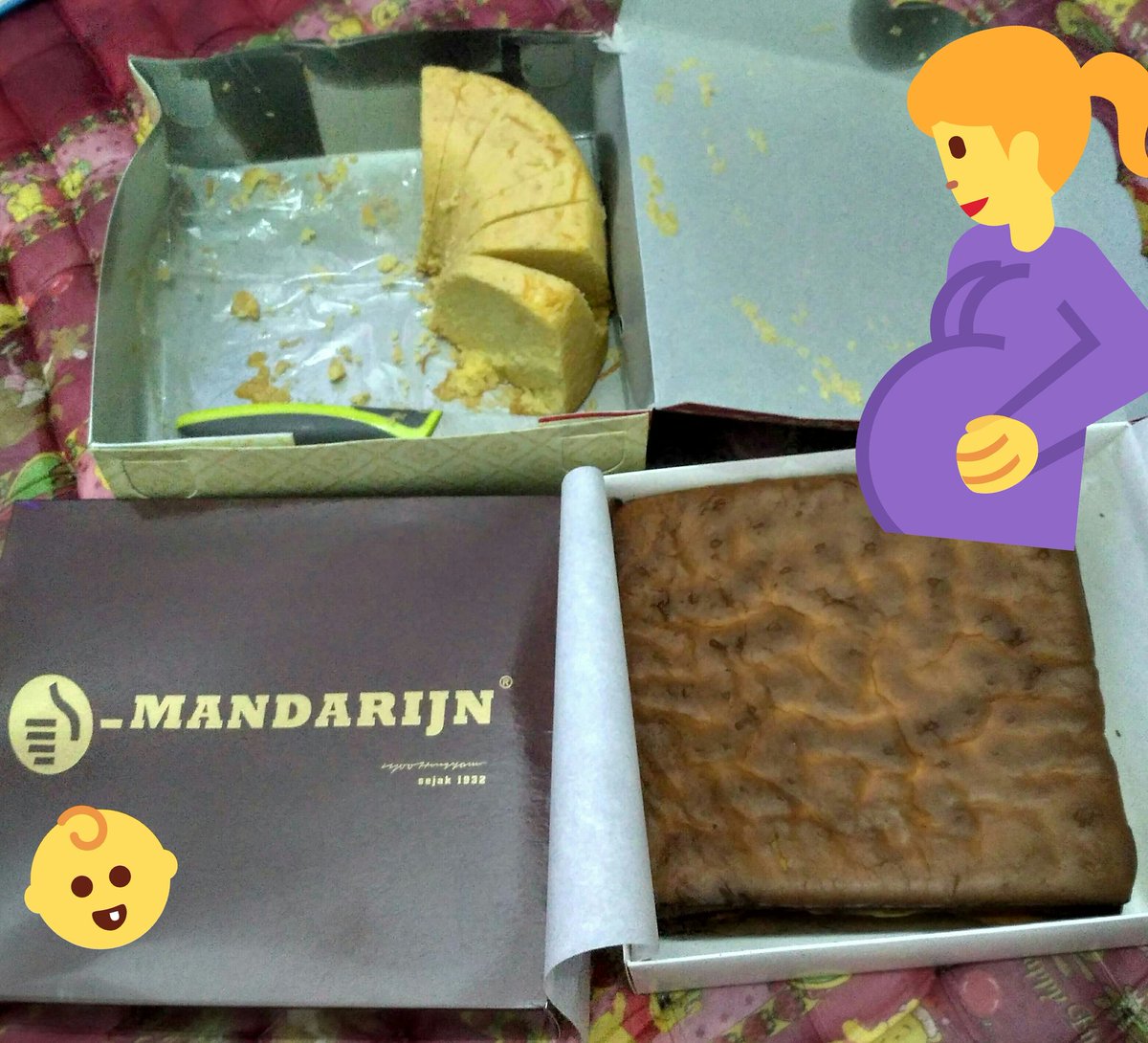 maiomoi's tweet photo. Rejeki anak soleh. Bluder makassar belum habis, bolu mandarijn udah dateng 😘😘😘 https://t.co/WJs4h1EfRe