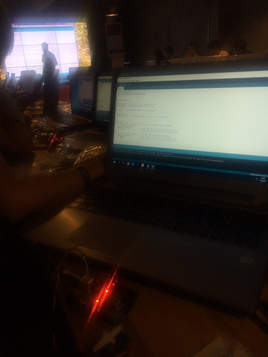 Ahmed hocanin Arduino anlatımı ile maker eğitiminin ilk günü tamamladık :) #MakerÖğretmen