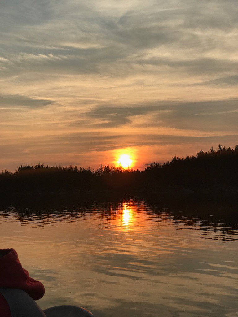 NHLJets2point0's tweet photo. Slow cruise at sunset
#naturalbeauty
#nopiming
#davidsonlake
#augustlongweekend https://t.co/mJnVkz7pGx