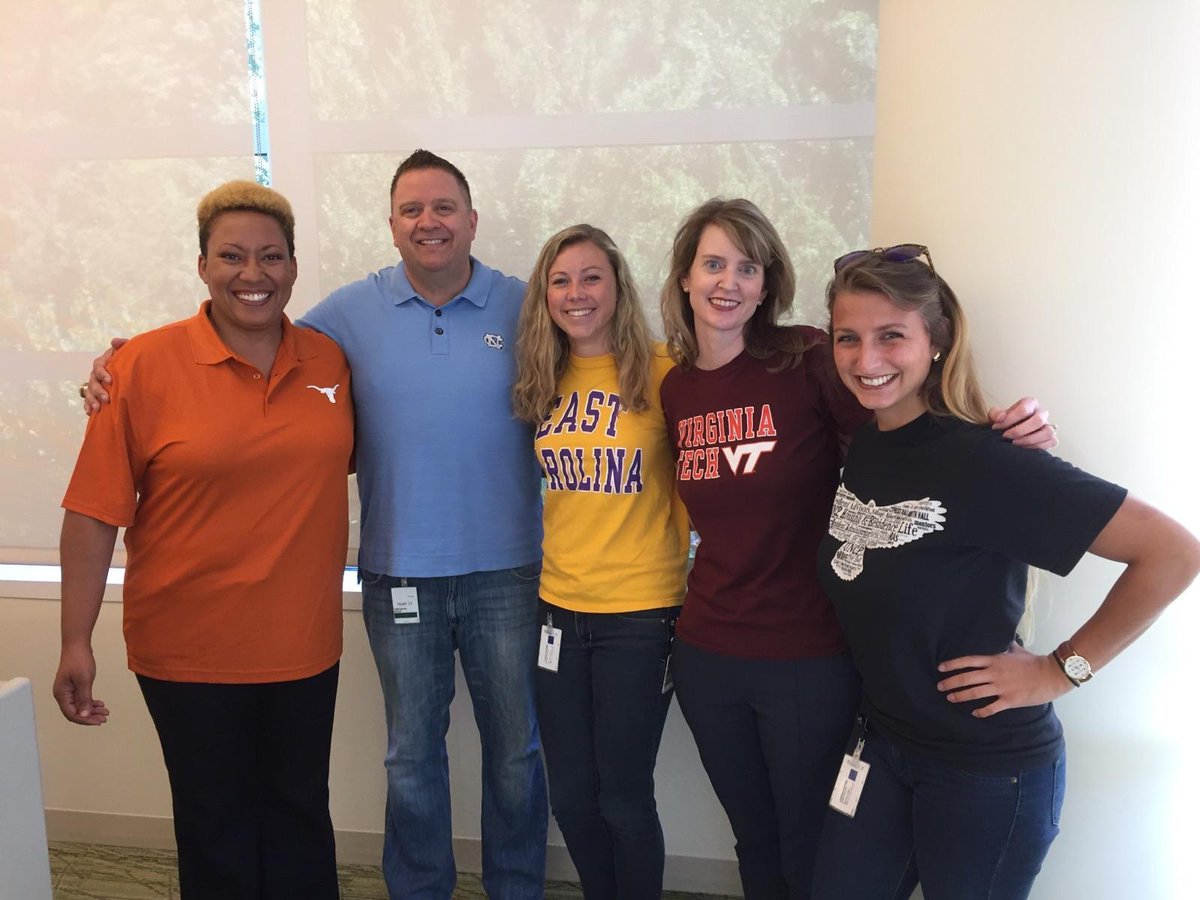 FidelityJobs's tweet photo. Last week's #FidelityBack2School day was a blast! Here are some colleagues in North Carolina https://t.co/xvPeLTTa8K
